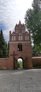 Brama klasztoru kanoników regularnych w Czerwińsku nad Wisłą Fot. Sebastian Gawęda