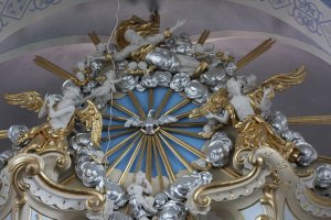 Gloria ołtarza w Sanktuarium Diecezjalnym Św. Antoniego z Padwy w Ratowie Fot. Sebastian Gawęda
