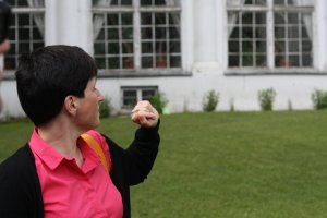 O zespole pałacowym w Jabłonnie opowiada dr Natalia Królikowska-Jedlińska Fot. Sebastian Gawęda