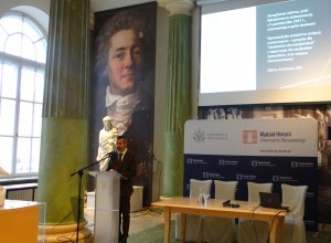 Konferencję otworzył dziekan Wydziału Historii, prof. ucz. Łukasz Niesiołowski-Spanó