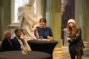 Spotkanie świąteczne 2022. O zwyczajach chanukowych opowiadają Anna Darewska i Zofia Gałązka. Fot. Sebastian Gawęda