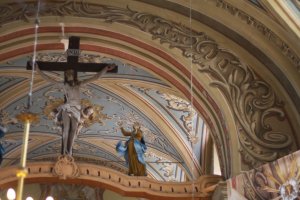 Belka tęczowa oraz sklepienie kolebkowo-lunetowe kościoła w Sieciechowie