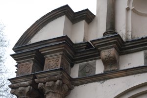 Brama do dworu starostów chęcińskich. Starochęciny