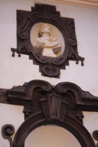 Detal architektoniczny na fasadzie Pałacu Lubomirskich w Rzeszowie