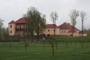 Dwór starostów chęcińskich. Starochęciny