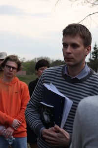 Mgr Igor Niewiadomski wygłasza referat o Zagłębiu Staropolskim. Sielpia Wielka