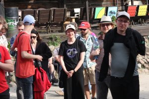 Objazdowicze na małym rynku w Kazimierzu Dolnym