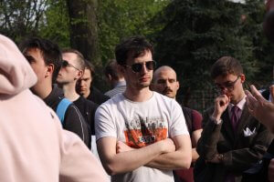Objazdowicze przed Kolegiatą św. Mikołaja. Końskie
