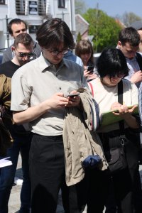 Objazdowicze skrzętnie notują informacje o Szydłowcu, na pierwszym planie Matylda Wanago oraz Piotr Turowski
