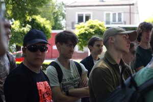 Objazdowicze słuchają referatu o historii Czerska