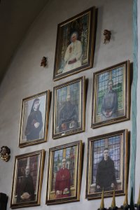 Obrazy świętych w kościele św. Zygmunta w Szydłowcu