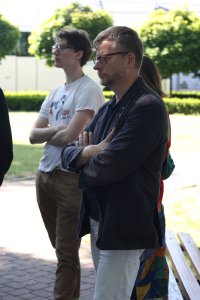 Prof. Marek Janicki, na drugim planie Antek Starzyński