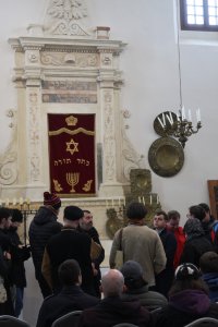 Prof. Niesiołowski-Spano wygłasza referat o historii synagogi w Szydłowie