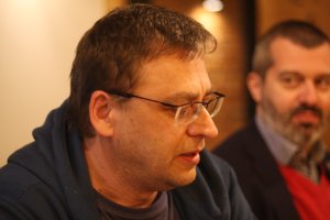 Spotkanie integracyjne kadry naukowej ze studentami, anegdotkę opowiada prof. Piotr Węcowski